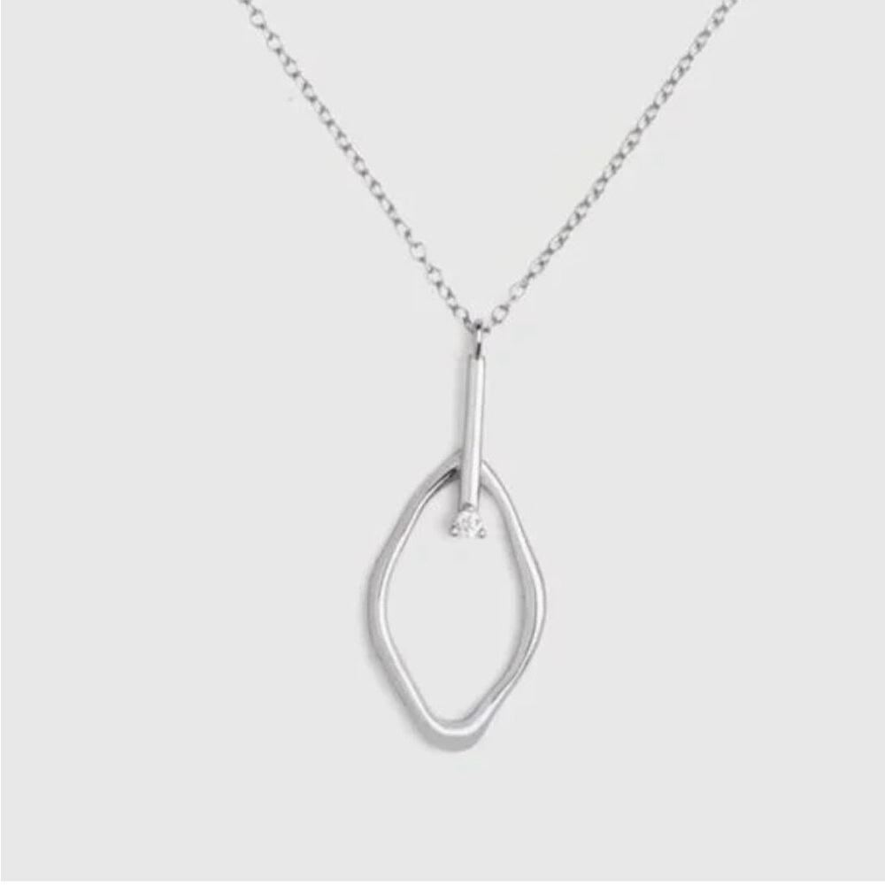 Elegant 925 Silver Pendant Necklace with CZ stone - Picture 1 of 4